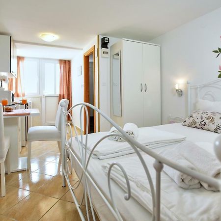 Studio Kristic, Cozy Studio With A Terrace Dubrovnik Bagian luar foto