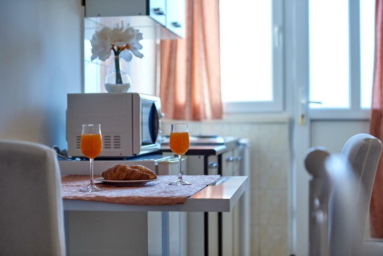 Studio Kristic, Cozy Studio With A Terrace Dubrovnik Bagian luar foto