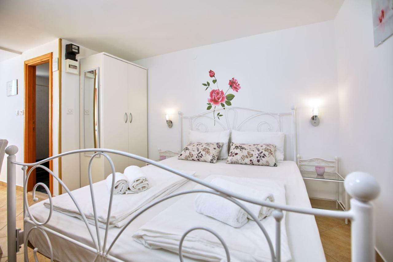 Studio Kristic, Cozy Studio With A Terrace Dubrovnik Bagian luar foto