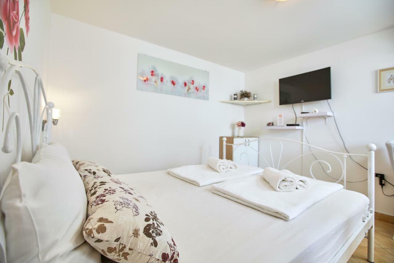Studio Kristic, Cozy Studio With A Terrace Dubrovnik Bagian luar foto