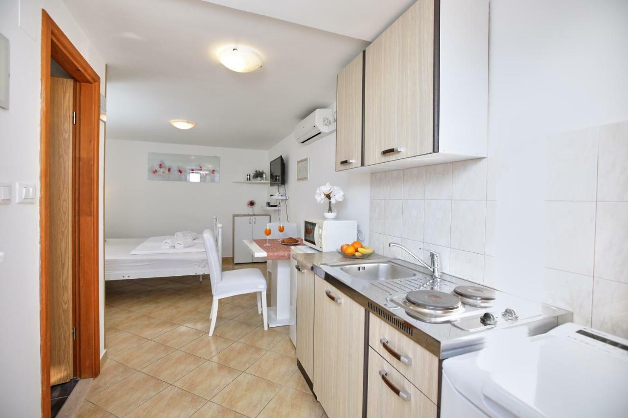 Studio Kristic, Cozy Studio With A Terrace Dubrovnik Bagian luar foto