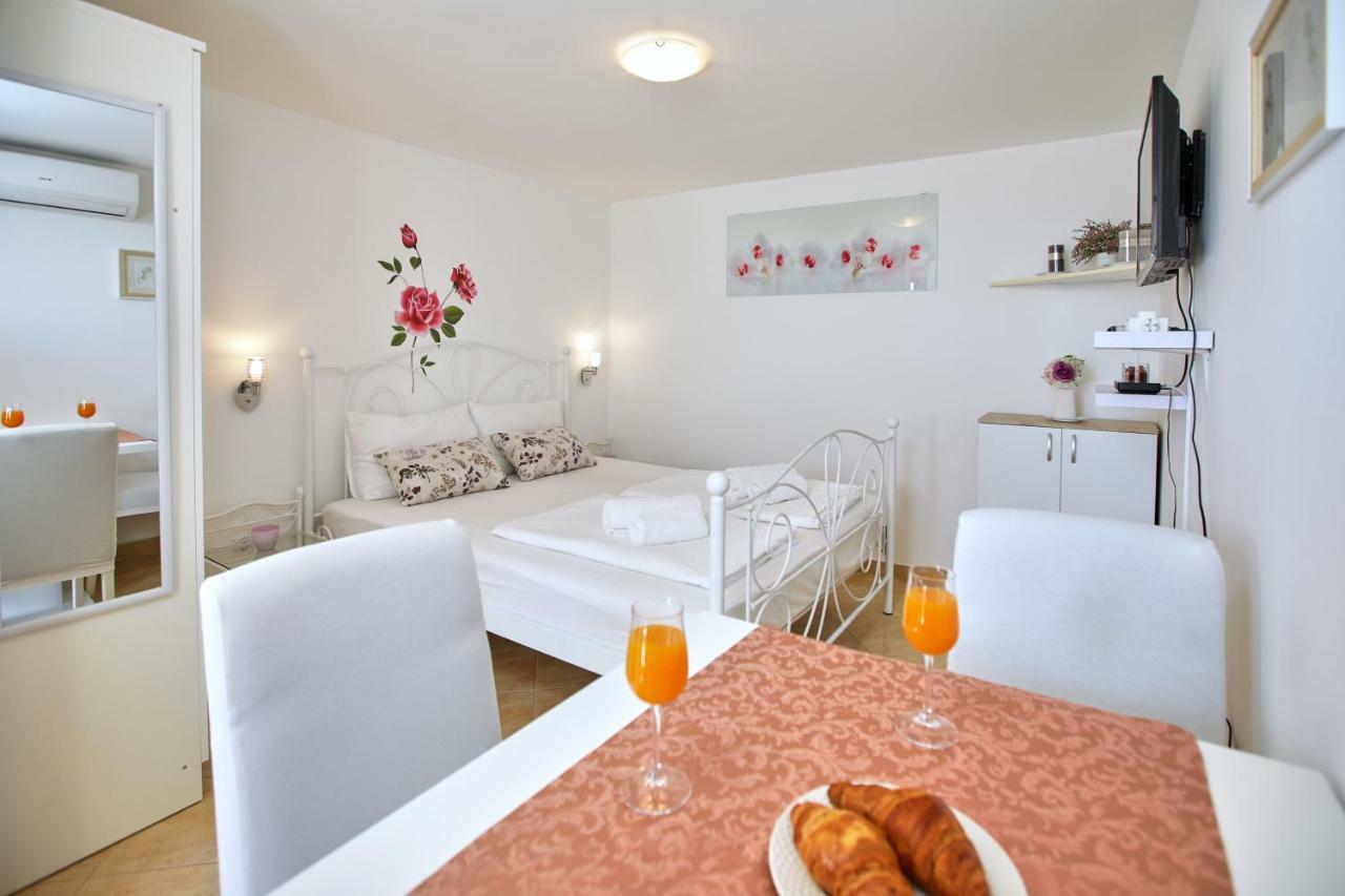 Studio Kristic, Cozy Studio With A Terrace Dubrovnik Bagian luar foto
