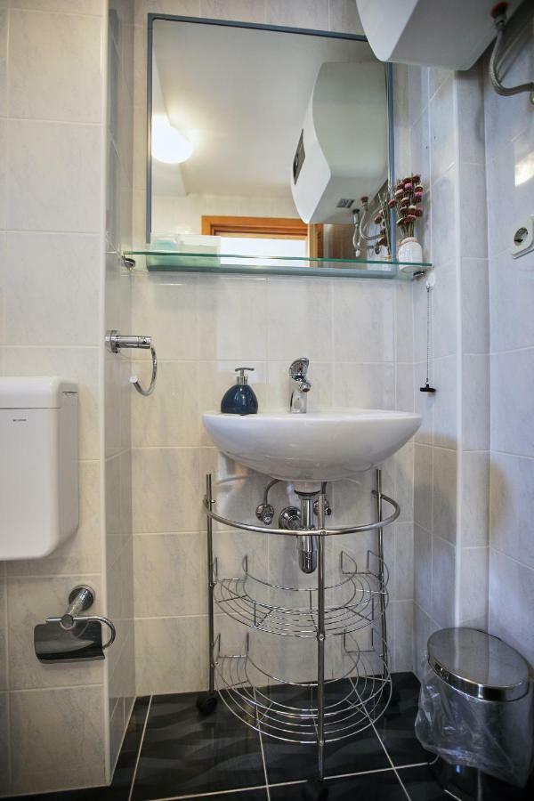 Studio Kristic, Cozy Studio With A Terrace Dubrovnik Bagian luar foto