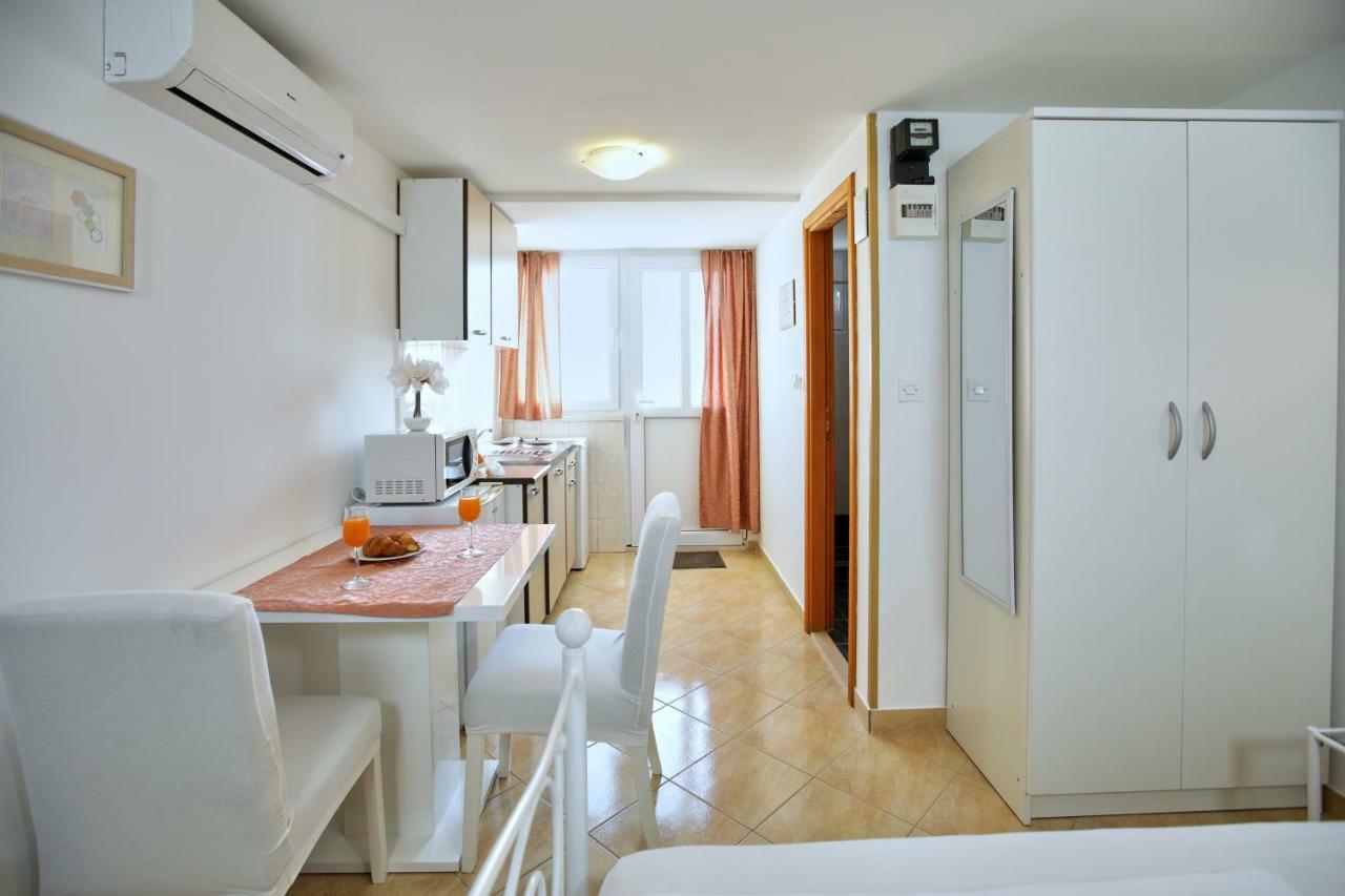 Studio Kristic, Cozy Studio With A Terrace Dubrovnik Bagian luar foto